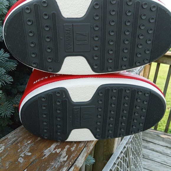 Moon Boot Retro Biker Icon Red With White Stars 35/38 fits US 5 - 7 - Picture 8 of 12